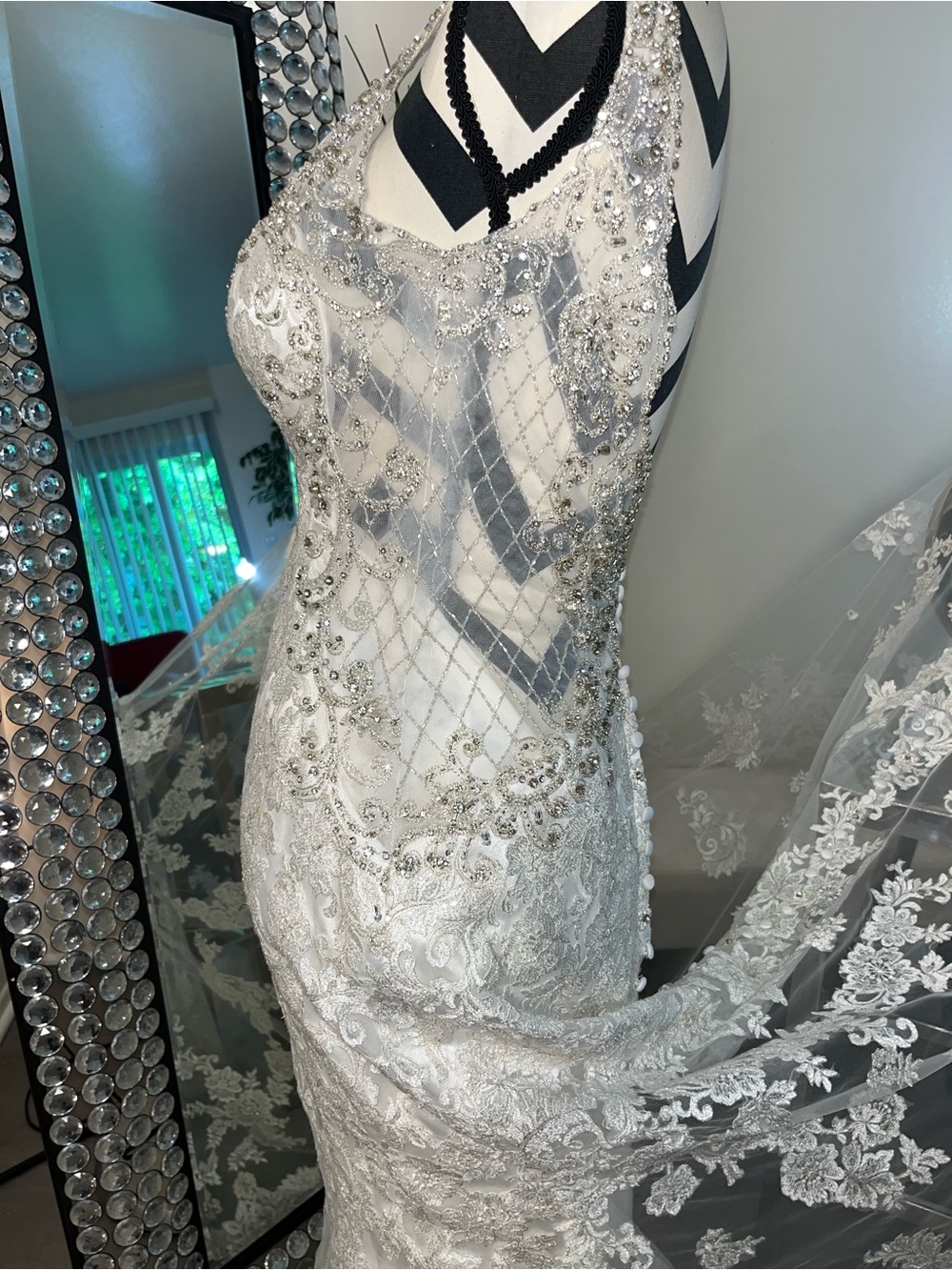 Beautiful Allure Bridals Lace Wedding Gown Size 10 - Picture 14 of 16